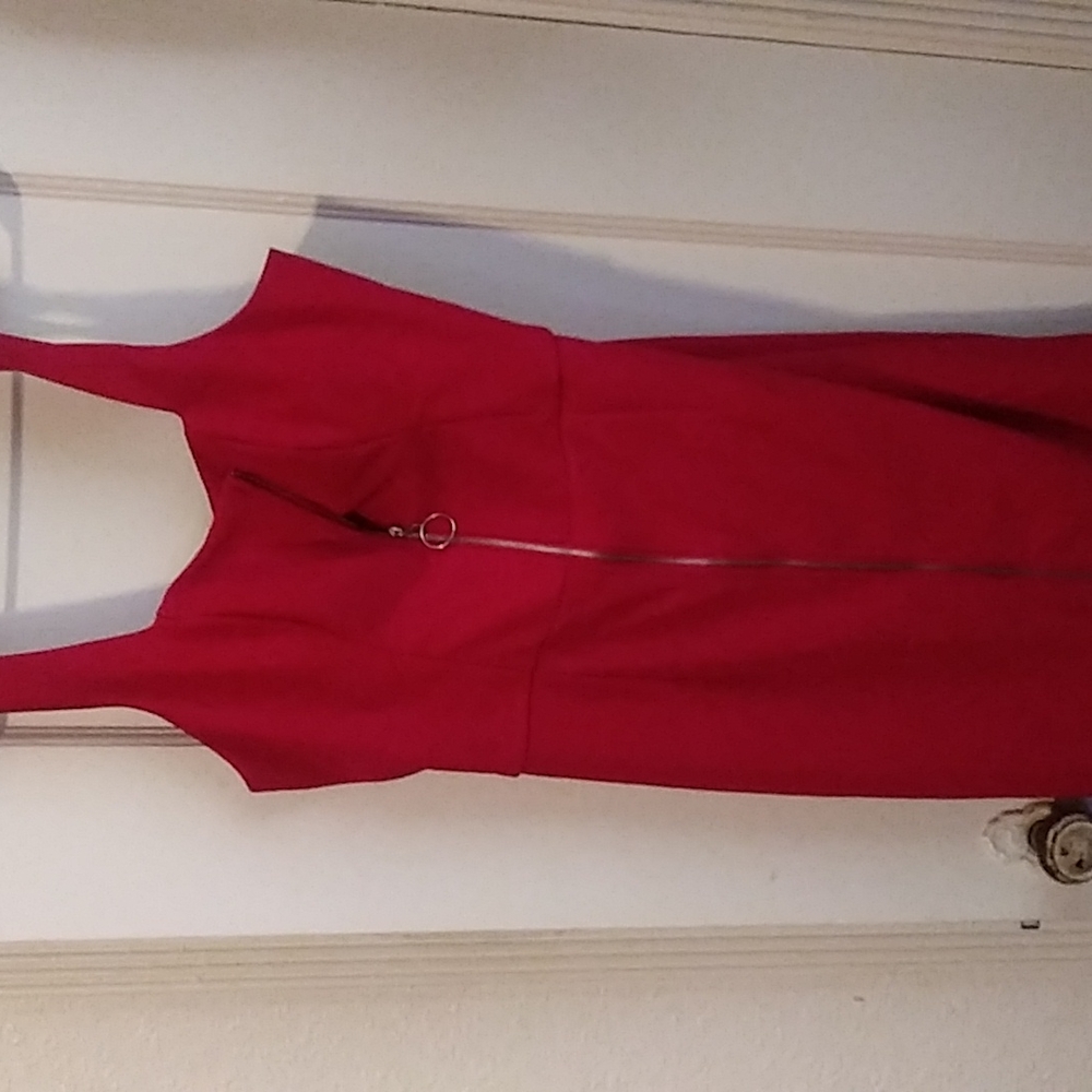 Dresses - Picture 5 of 8
